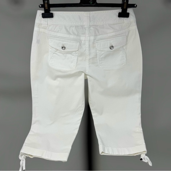 🛍️SALE🛍️ White House Black Market Pedal Pusher Lace-Up Detail Crop Pants - Picture 4 of 8